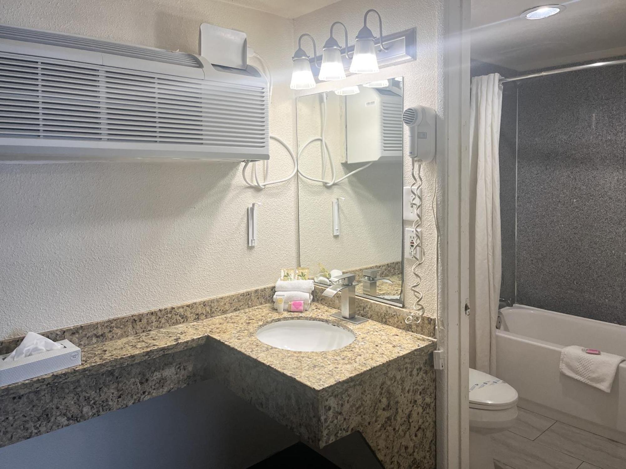 Hotel Oceanside, Ca - Marina / Camp Pendleton 2*